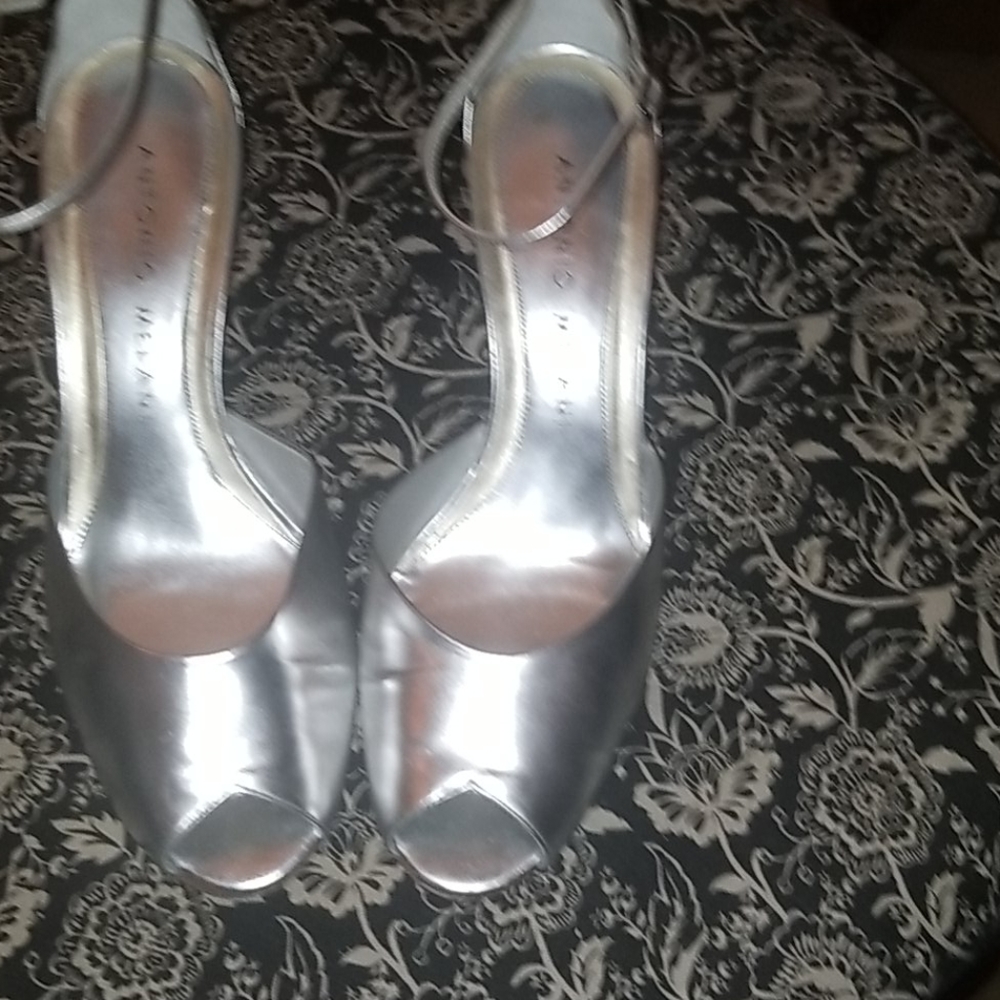 Peep toe Anklestrap heels